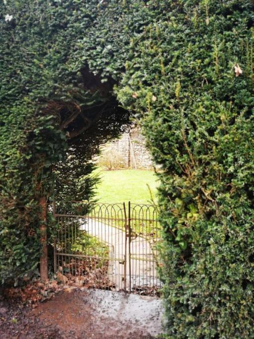 Cecile'S Cottage At Cefn Tilla Court, Usk Esterno foto