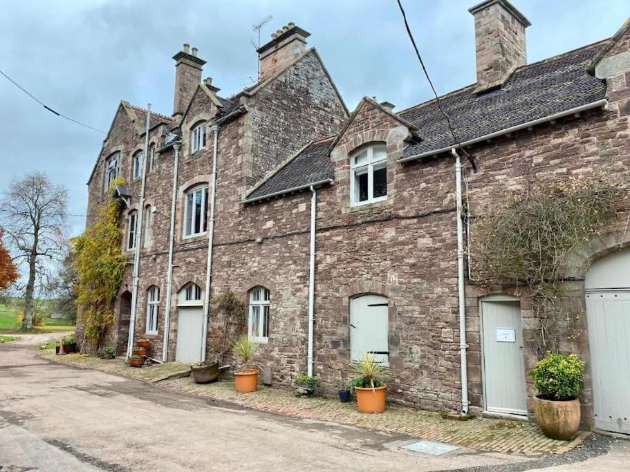 Cecile'S Cottage At Cefn Tilla Court, Usk Esterno foto